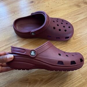 Classics Burgundy/Maroon CROCS 🐊 size 8